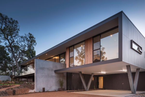 Atap Datar dengan Desain Modern Simetris